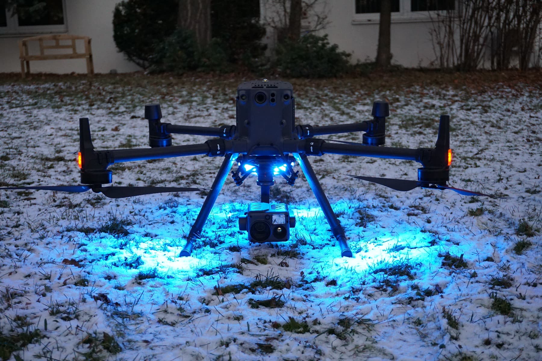 Fliegen mit Blaulicht - Einsatzdrohnen auch bei Nacht erkennen - Kennleuchte für Drohnen